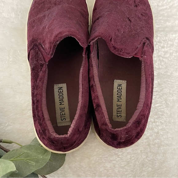Steve Madden Burgundy Gills Crushed Velvet Platform Slip-on Sneakers - Picture 4 of 11